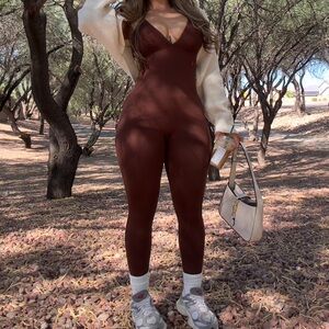 V deep neck Shape-wear with chest support and tummy control